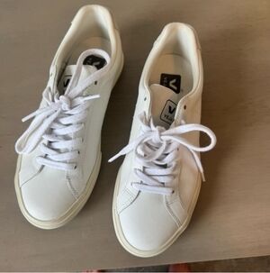 Veja  Esplar Leather Logo Sneakers
